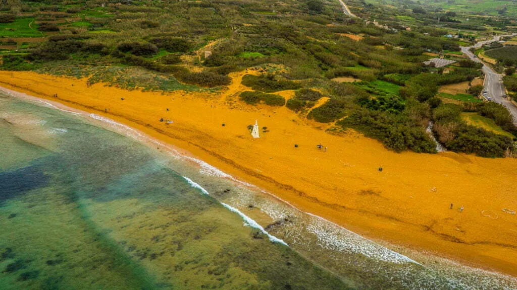 Luftaufnahme der Ramla-Bucht, Gozo, Malta